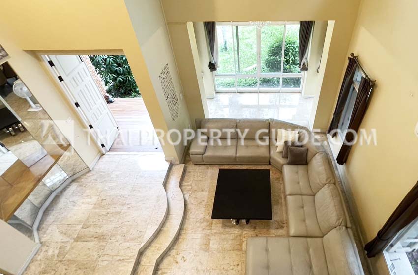 House with Shared Pool in Srinakarin 